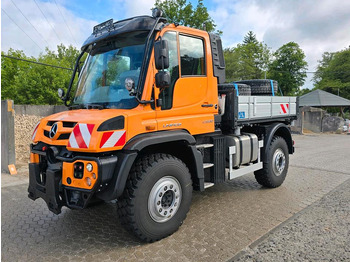 Xe dọn tuyết UNIMOG
