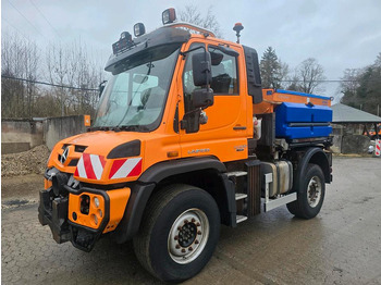 Xe dọn tuyết UNIMOG
