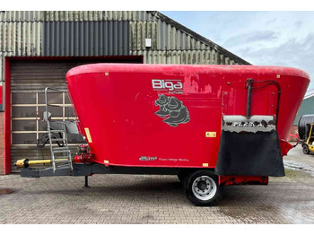 Xe trộn thức ăn gia súc PEECON