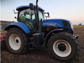 Máy cày NEW HOLLAND T7.200