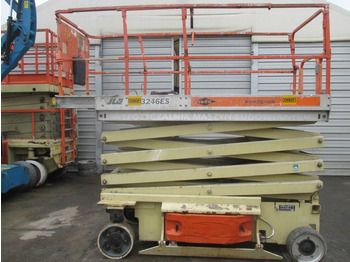 Máy nâng người hình kéo JLG