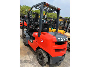 Xe nâng diesel TOYOTA