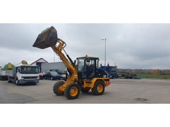 Máy xúc lật bánh lốp CATERPILLAR 908