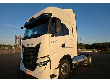 Xe đầu kéo IVECO