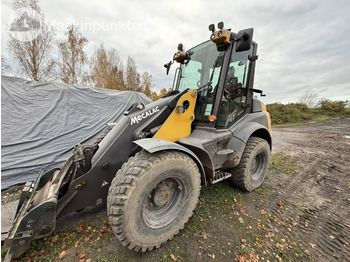 Máy xúc lật bánh lốp