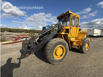 Máy xúc lật bánh lốp VOLVO 4300