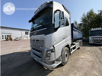 Xe tải nâng móc VOLVO FH16 750