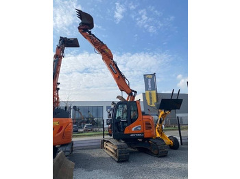 Máy xúc bánh xích DOOSAN DX140LCR-5