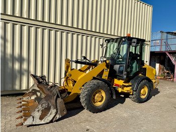 Máy xúc lật bánh lốp CATERPILLAR 390