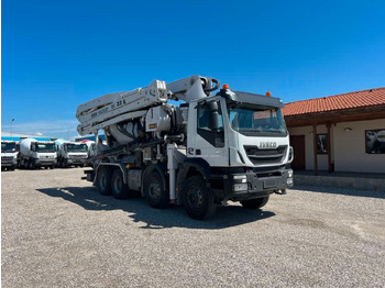 Xe trộn bơm bê tông IVECO Trakker