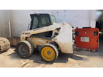 Máy xúc lật đa năng BOBCAT S220