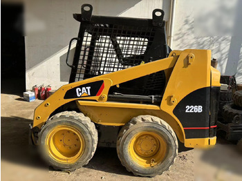 Máy xúc lật đa năng CATERPILLAR 226B