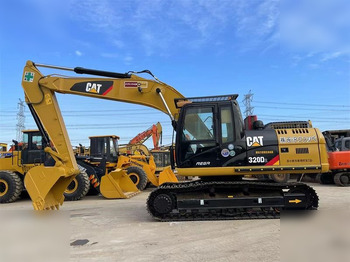 Máy xúc bánh xích CATERPILLAR 320D2