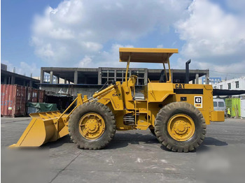Máy xúc lật bánh lốp CATERPILLAR 910