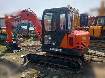 Máy xúc mini DOOSAN DH55