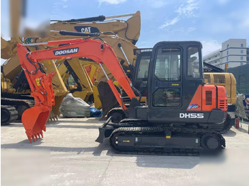 Máy xúc mini DOOSAN DH55-V