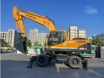 Máy xúc bánh lốp HYUNDAI