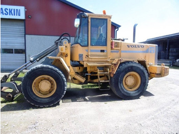 Máy xúc lật bánh lốp VOLVO L90