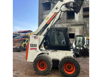 Máy xúc lật đa năng BOBCAT S300
