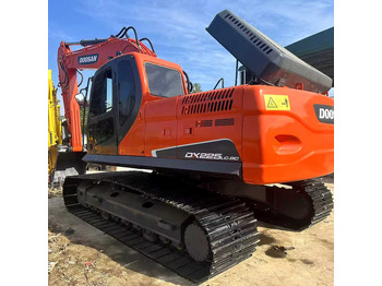 Máy xúc DOOSAN DX225