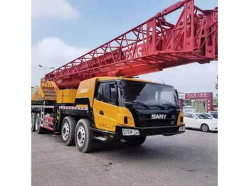 Cẩu bánh lốp SANY