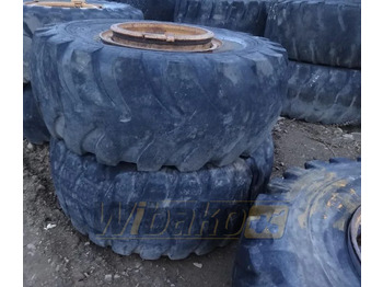 Máy xúc lật bánh lốp