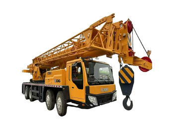 Cẩu bánh lốp XCMG