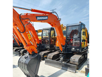 Máy xúc mini DOOSAN DH55