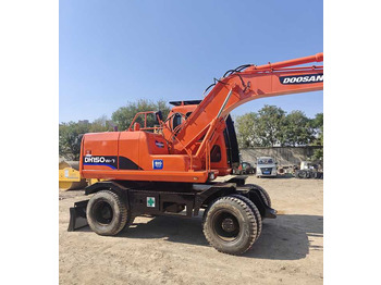Máy xúc bánh lốp DOOSAN DH150W-7