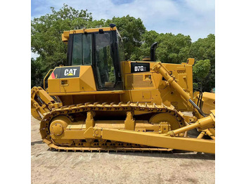 Máy ủi CATERPILLAR D6D