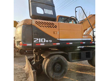 Máy xúc bánh lốp