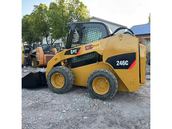 Máy xúc lật đa năng CATERPILLAR 226