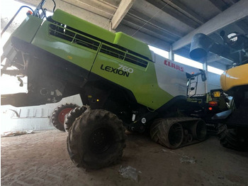 Máy gặt đập CLAAS Lexion 760