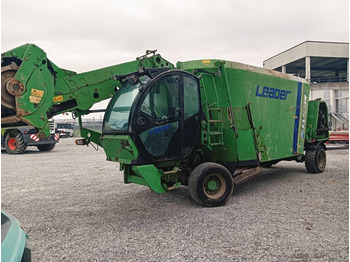 Xe trộn thức ăn gia súc FARESIN