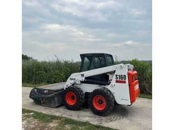 Máy xúc lật đa năng BOBCAT S160