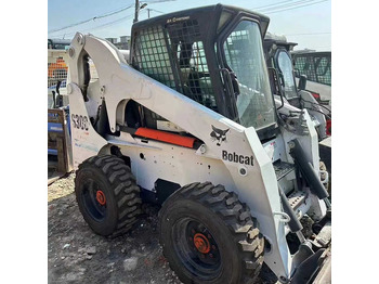 Máy xúc lật bánh lốp BOBCAT S300