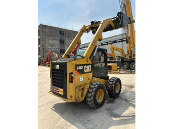 Máy xúc lật đa năng CATERPILLAR