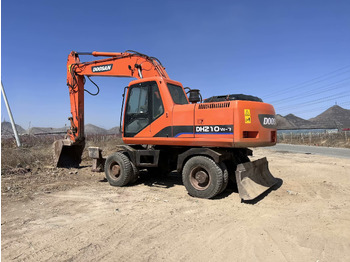 Máy xúc bánh lốp DOOSAN DH210W-7