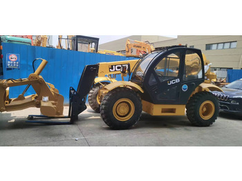 Xe nhấc hình viễn vọng kính JCB