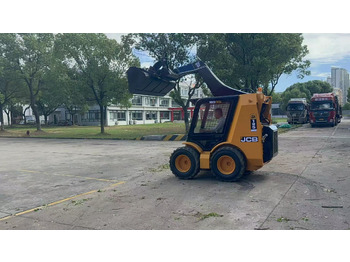 Máy xúc lật đa năng JCB ROBOT 185