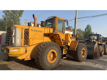 Máy xúc lật bánh lốp VOLVO L180E