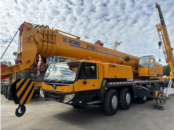 Cẩu bánh lốp XCMG QY100K