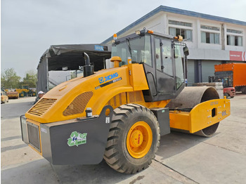 Máy lăn đường XCMG XS163J