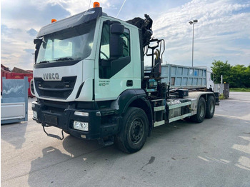 Xe tải nâng móc IVECO Trakker