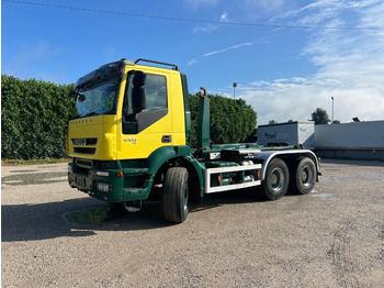 Xe tải nâng móc IVECO Trakker