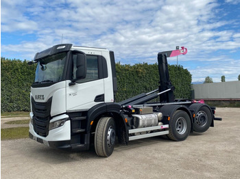 Xe tải nâng móc IVECO X-WAY