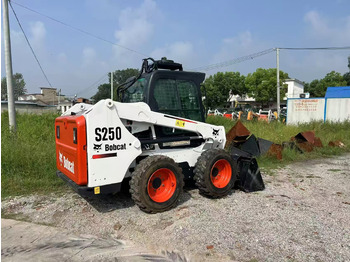 Máy xúc lật đa năng BOBCAT S250