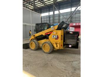 Máy xúc lật đa năng CATERPILLAR