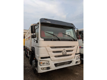 Xe ben SINOTRUK HOWO