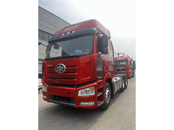 Xe đầu kéo SINOTRUK